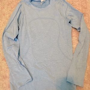 Women’s Lululemon Swiftly Relaxed Long sleeved Shirt; Light Blue; Size 4